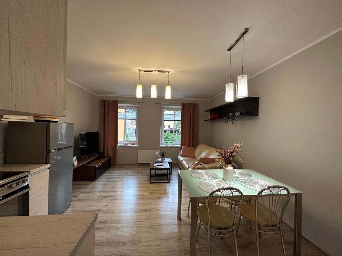 Apartament Przy Cieplickich Tezniach Jelenia Góra Eksteriør bilde