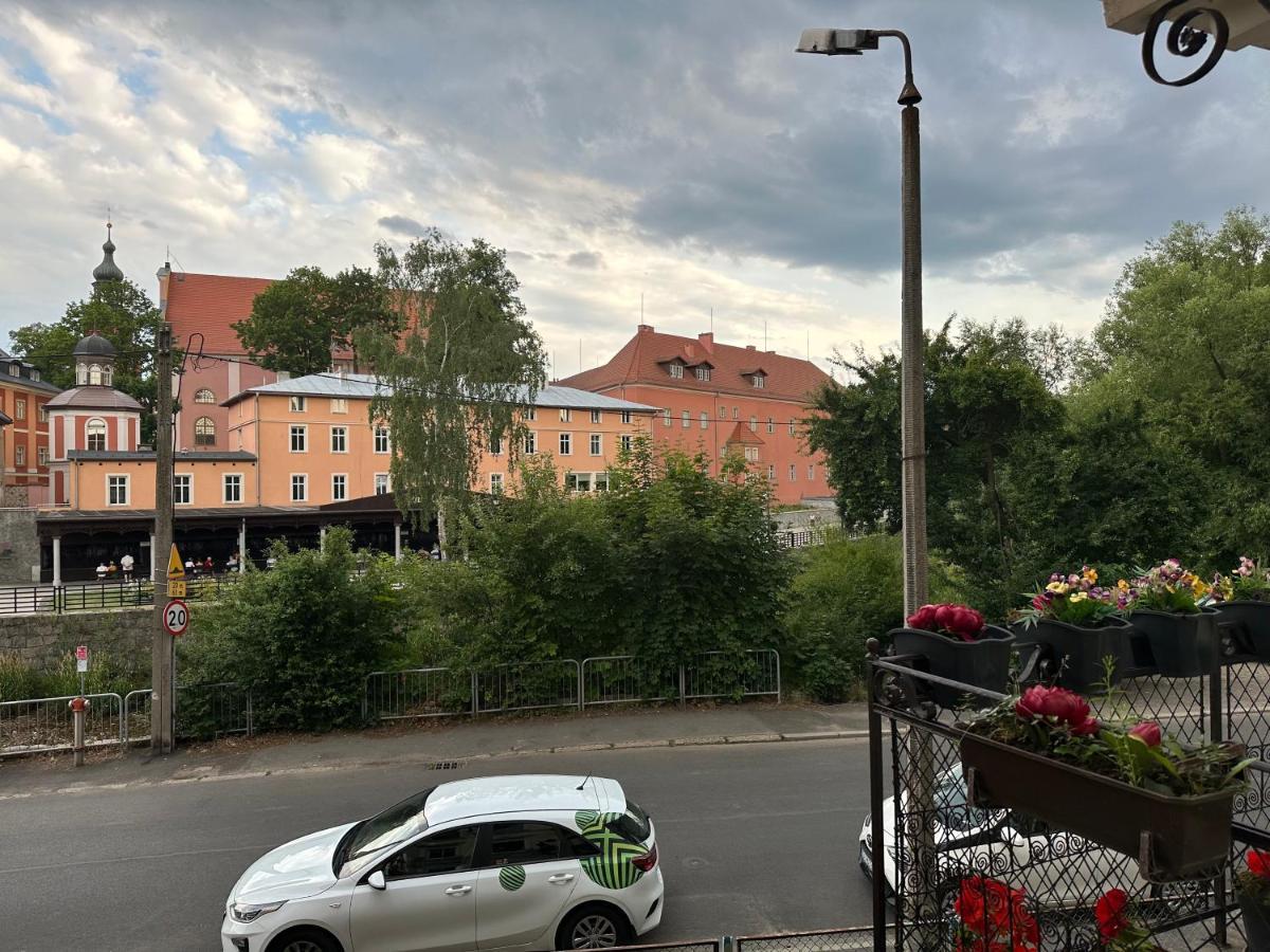 Apartament Przy Cieplickich Tezniach Jelenia Góra Eksteriør bilde